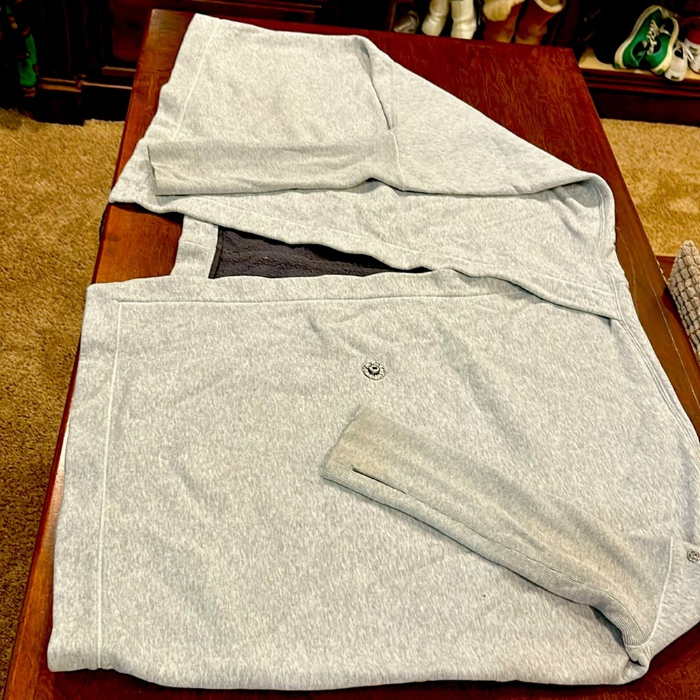 Lululemon sweatshirt wrap/multi snap.